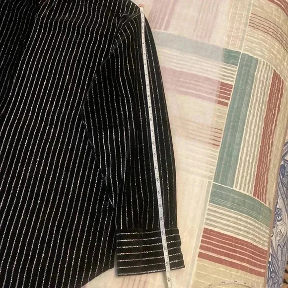 🎥⭐️⭐️🎥  Gorgeous 🎥⭐️⭐️🎥Blazer long sleeve with vertical shining lines - Picture 9 of 9